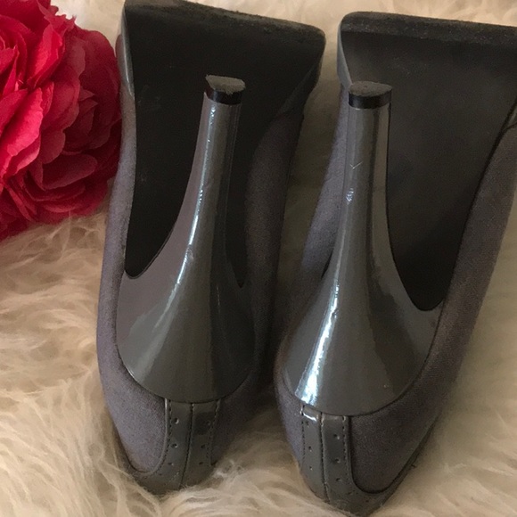 Stylish & Sexy Grey Oxford Heels - Picture 3 of 4